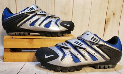 nike acg mountain bike shoes